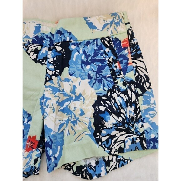 J Crew Floral Shorts stretch with side zip, *missing the eye close* see pic sz 2 - Picture 2 of 7